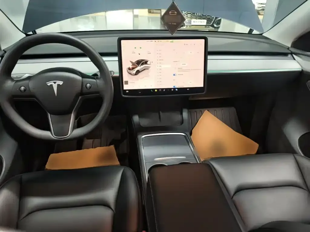 Tesla Model Y — фото 6