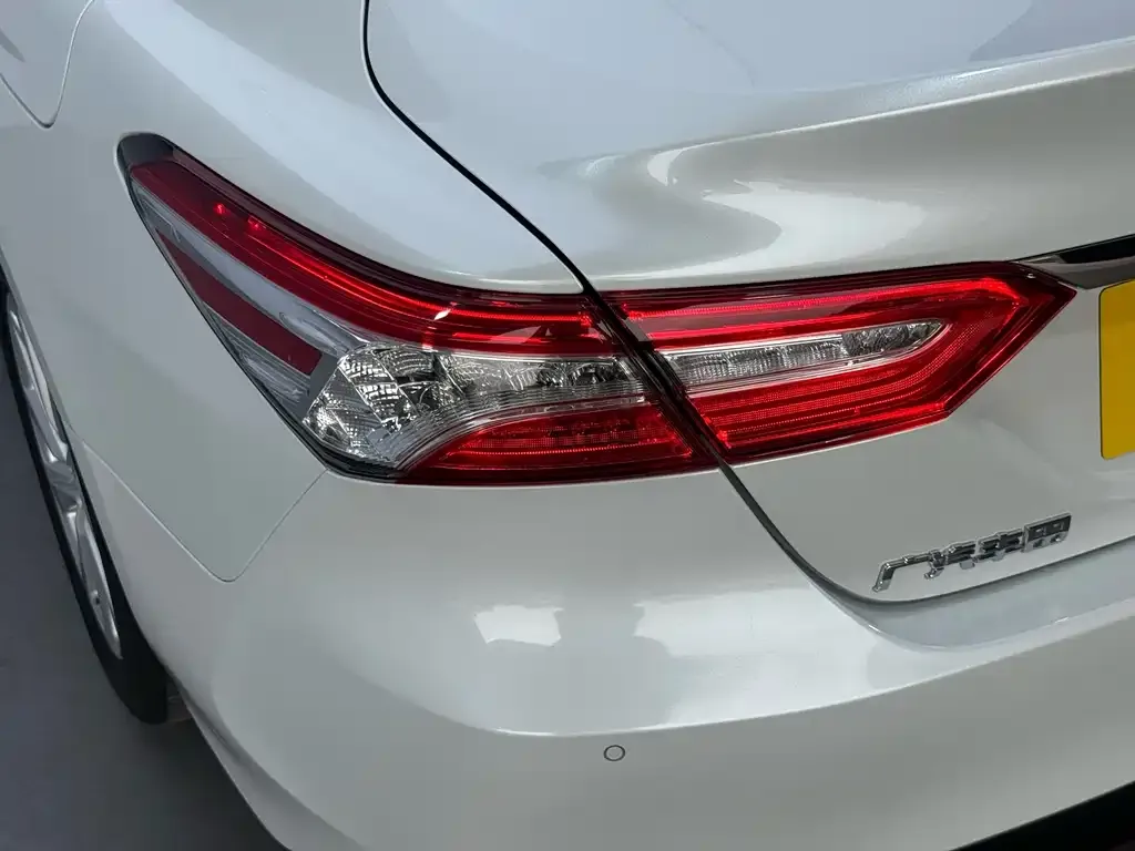 Toyota Camry — фото 8