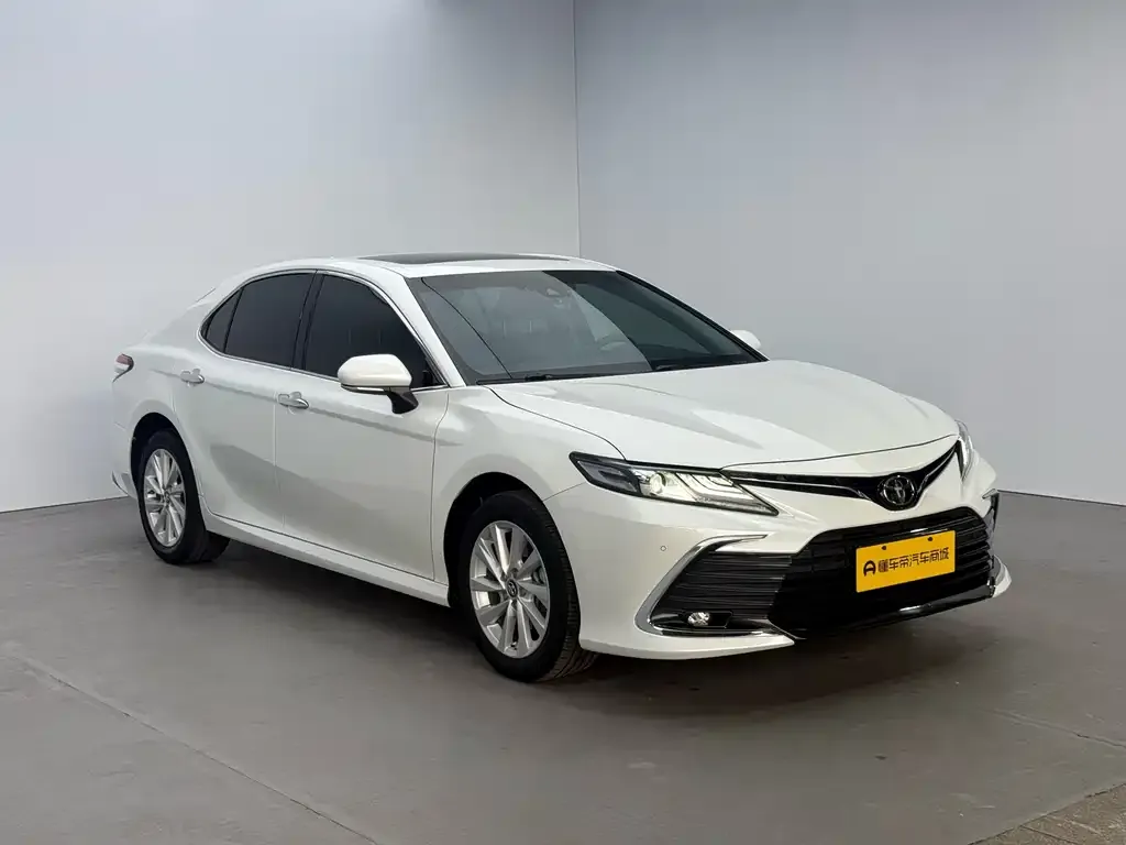 Toyota Camry — фото 10