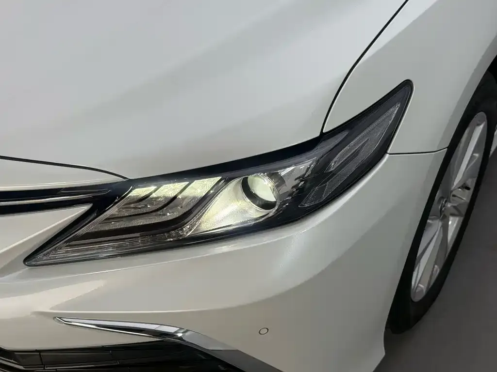 Toyota Camry — фото 4