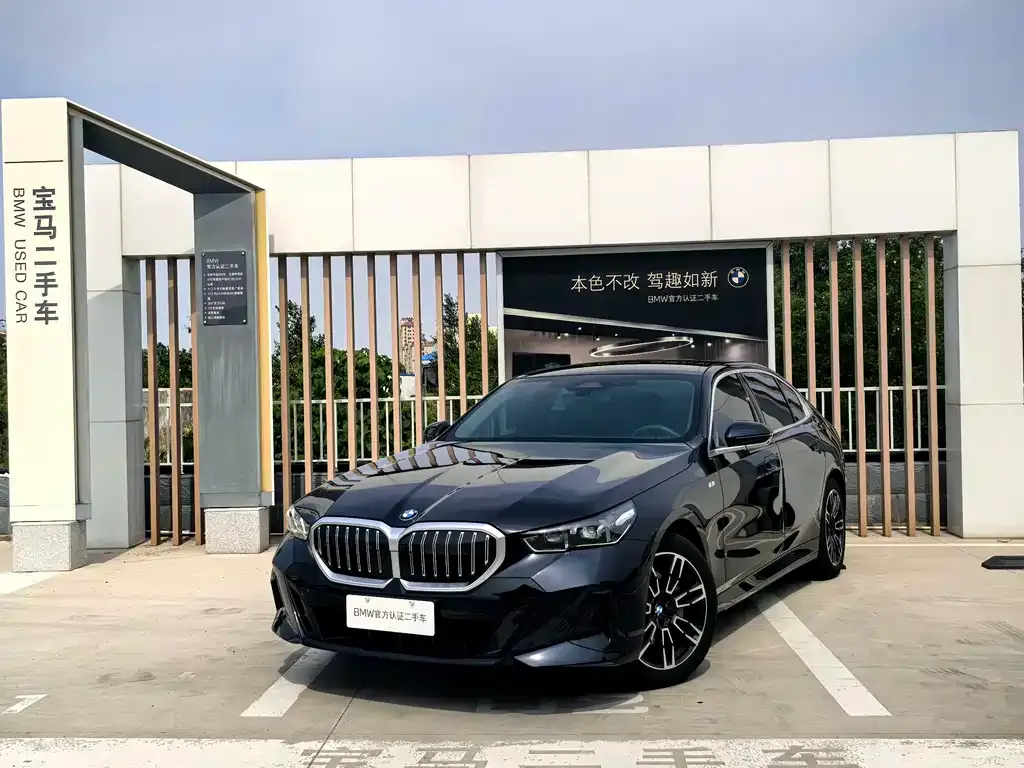 BMW 5 Series — фото 1
