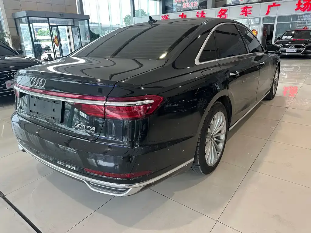 Audi A8 — фото 4