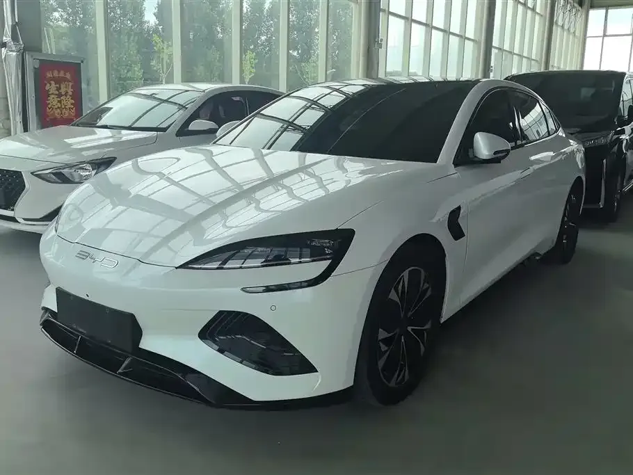 BYD Seal — фото 1