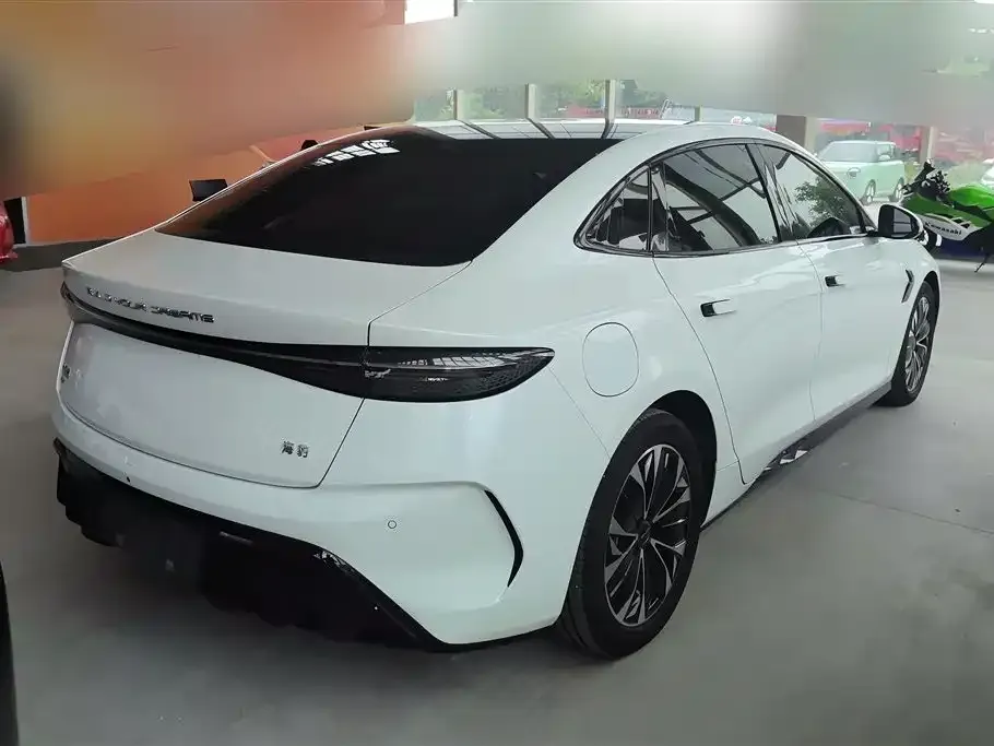 BYD Seal — фото 4