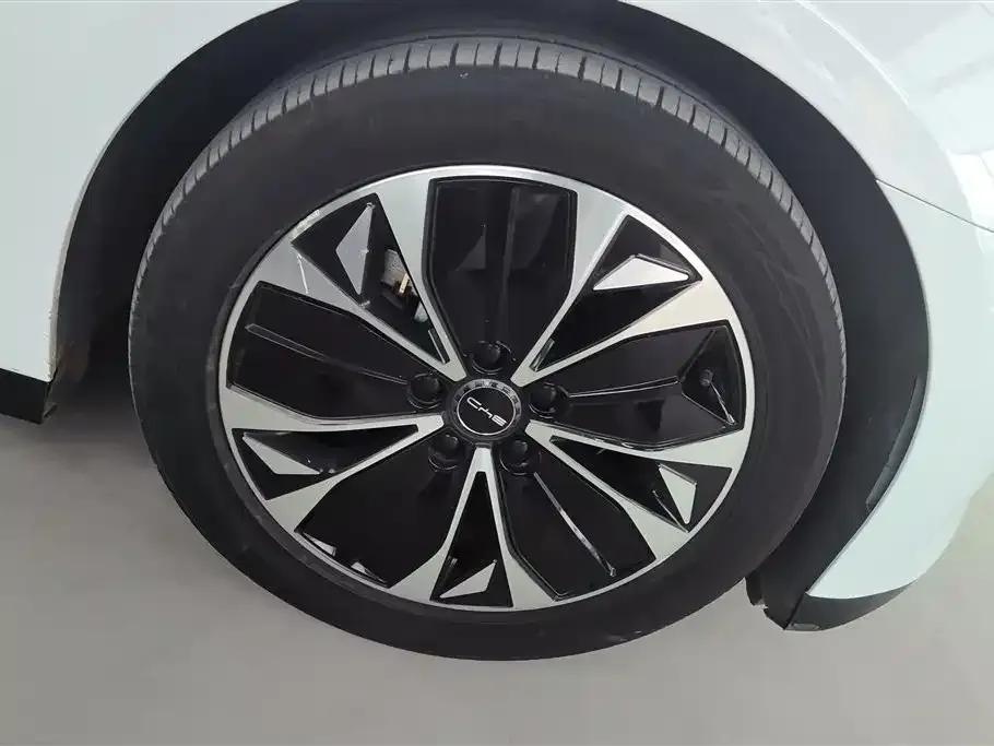 BYD Seal — фото 9
