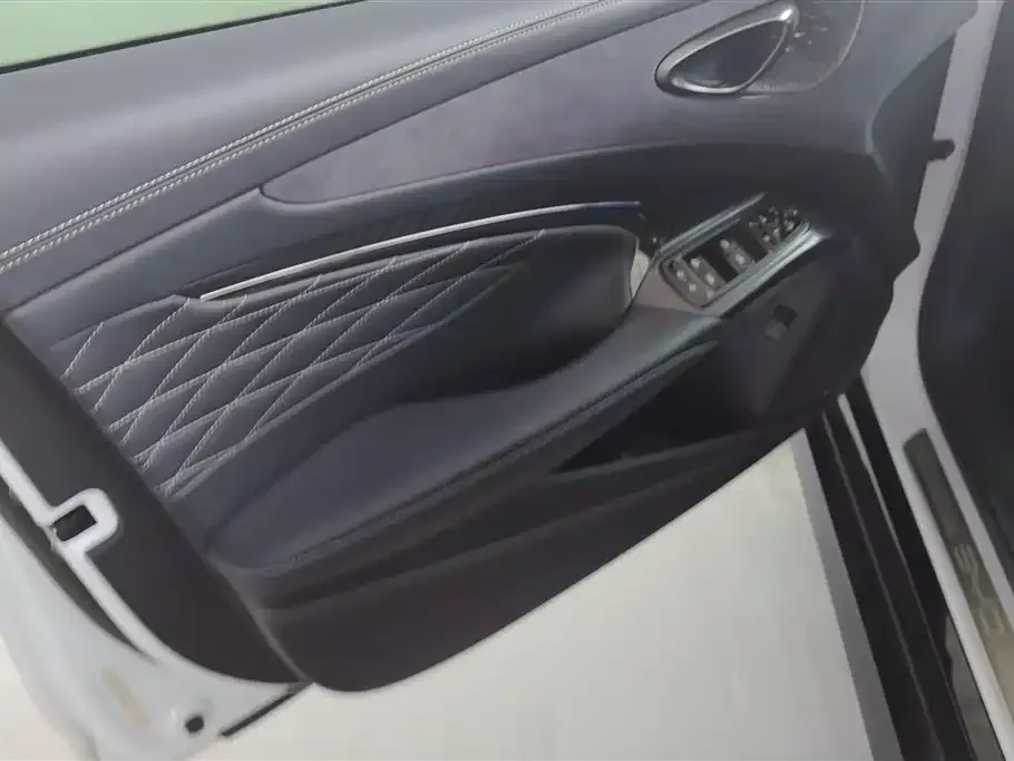 BYD Seal — фото 3