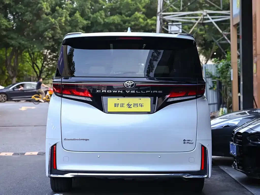 Toyota Vellfire — фото 5