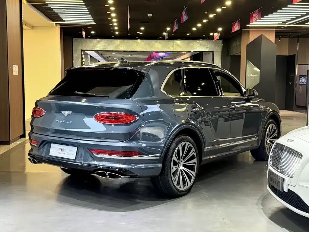 Bentley Bentayga — фото 8
