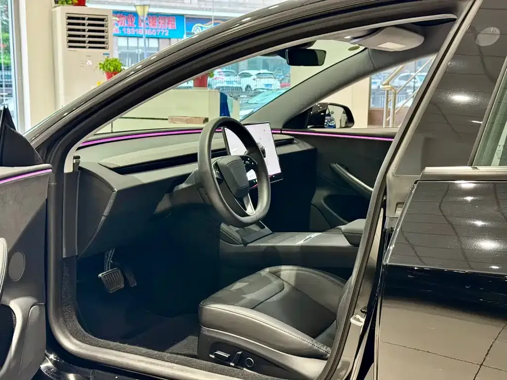 Tesla Model 3 — фото 10