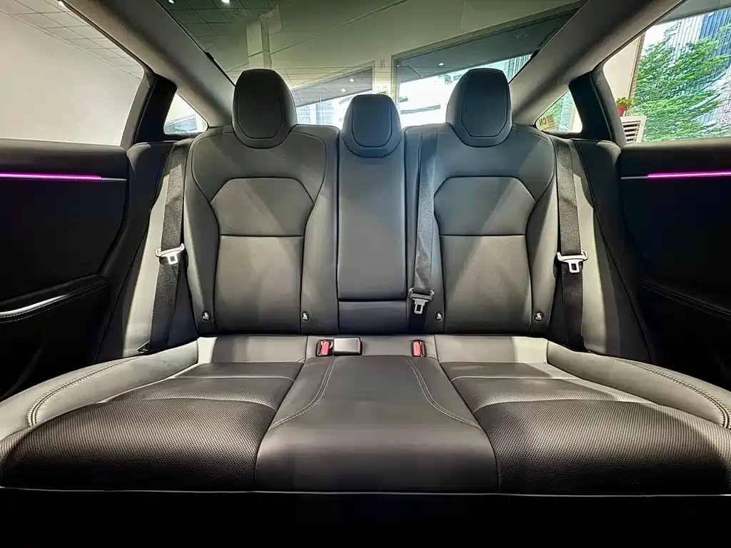 Tesla Model 3 — фото 3