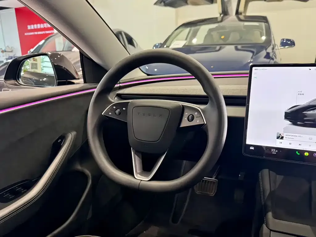 Tesla Model 3 — фото 2
