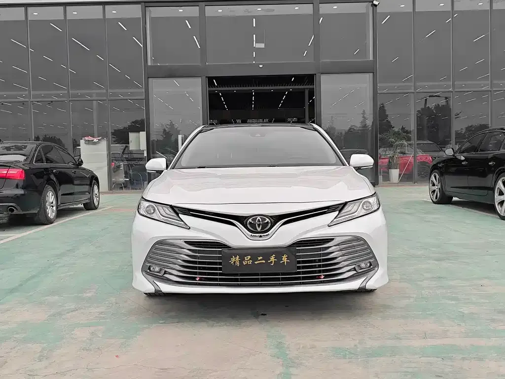 Toyota Camry — фото 10