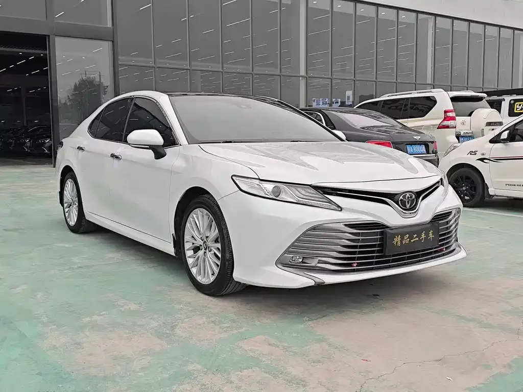 Toyota Camry — фото 6