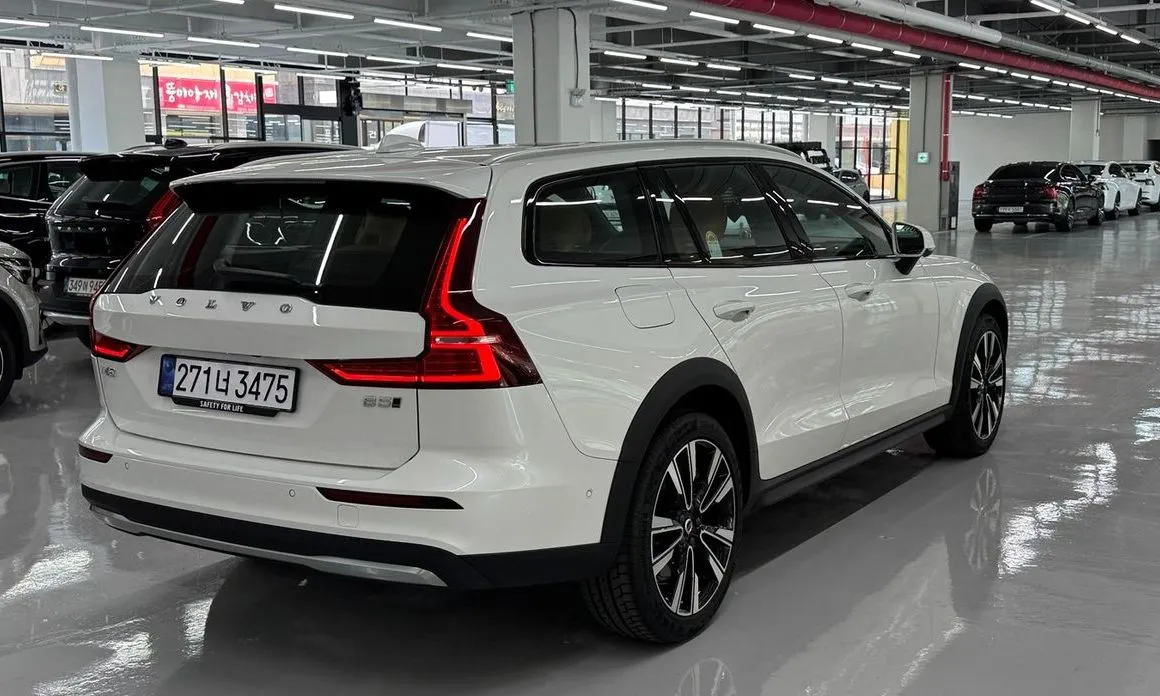 Volvo V60 2025 из KR, фото 9