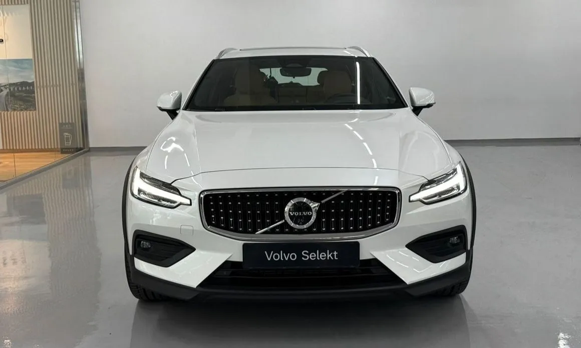 Volvo V60 2025 из KR, фото 2