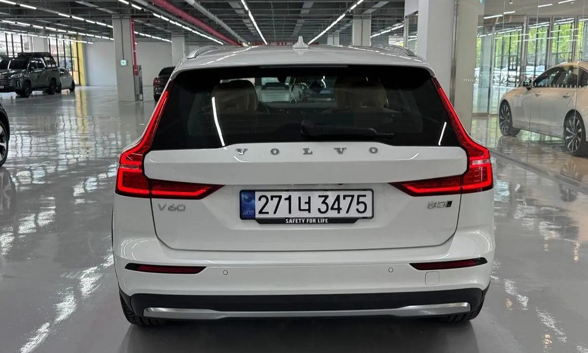 Volvo V60 2025 из KR, фото 4