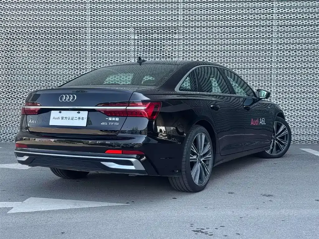 Audi A6L — фото 10