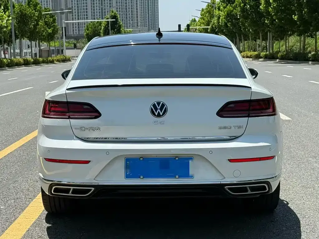 Volkswagen CC 2023 из CN, фото 2