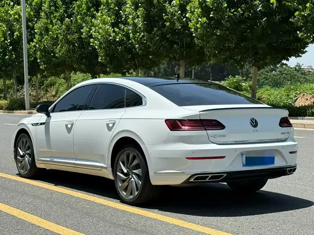 Volkswagen CC 2023 из CN, фото 9