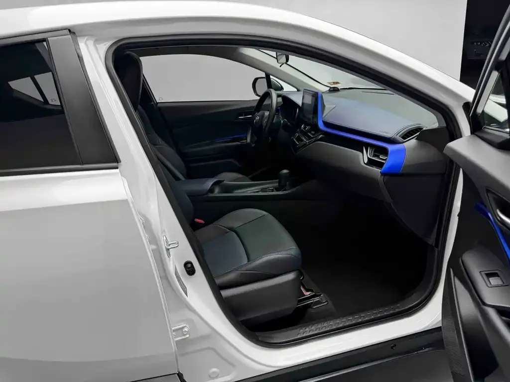 Toyota C-HR 2023 из CN, фото 4