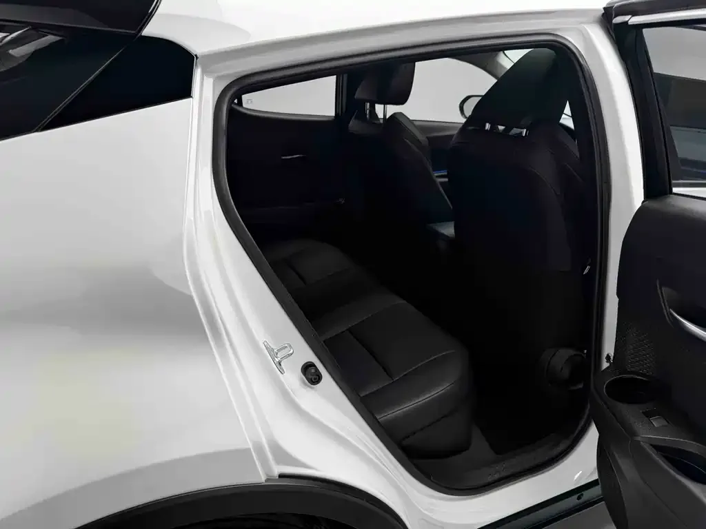 Toyota C-HR 2023 из CN, фото 3