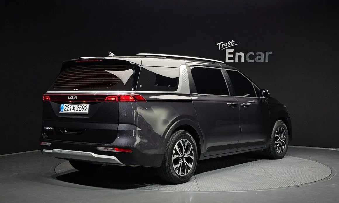 Kia Carnival — фото 10