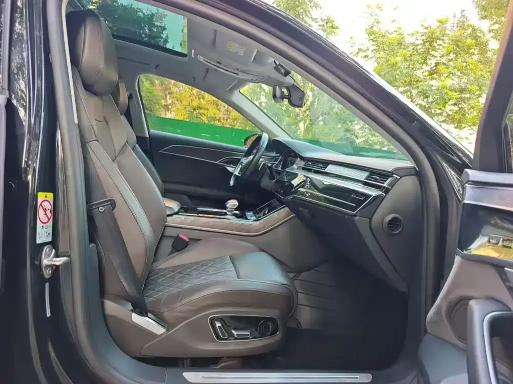 Audi A8 2021 из CN, фото 4