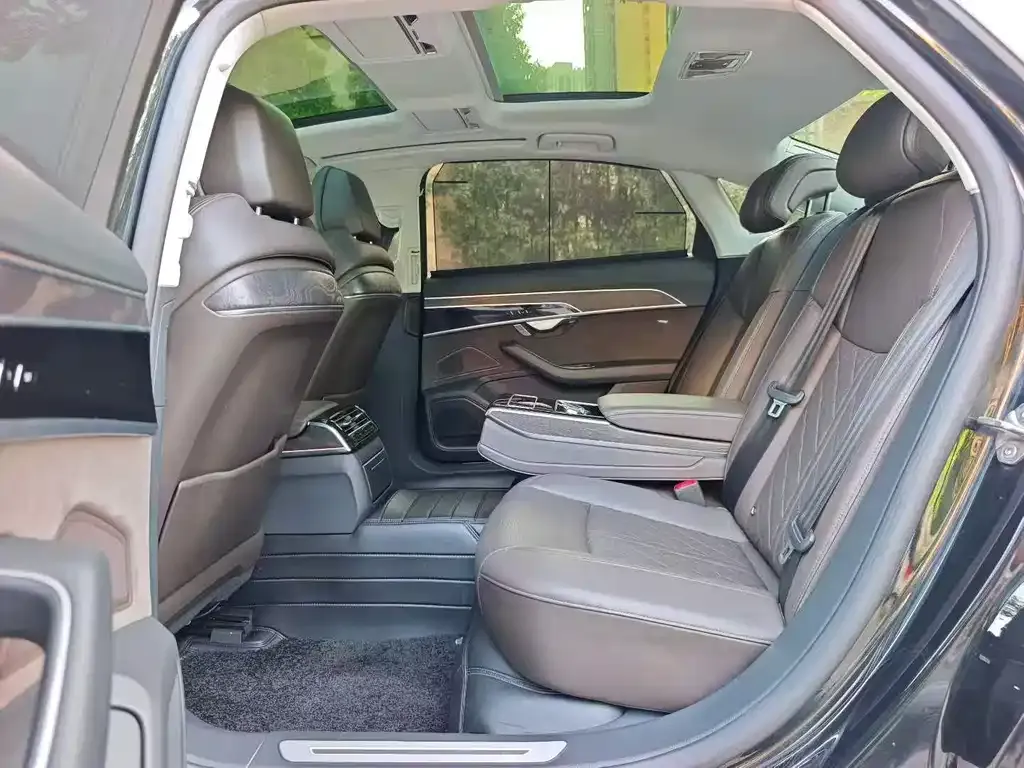 Audi A8 2021 из CN, фото 3