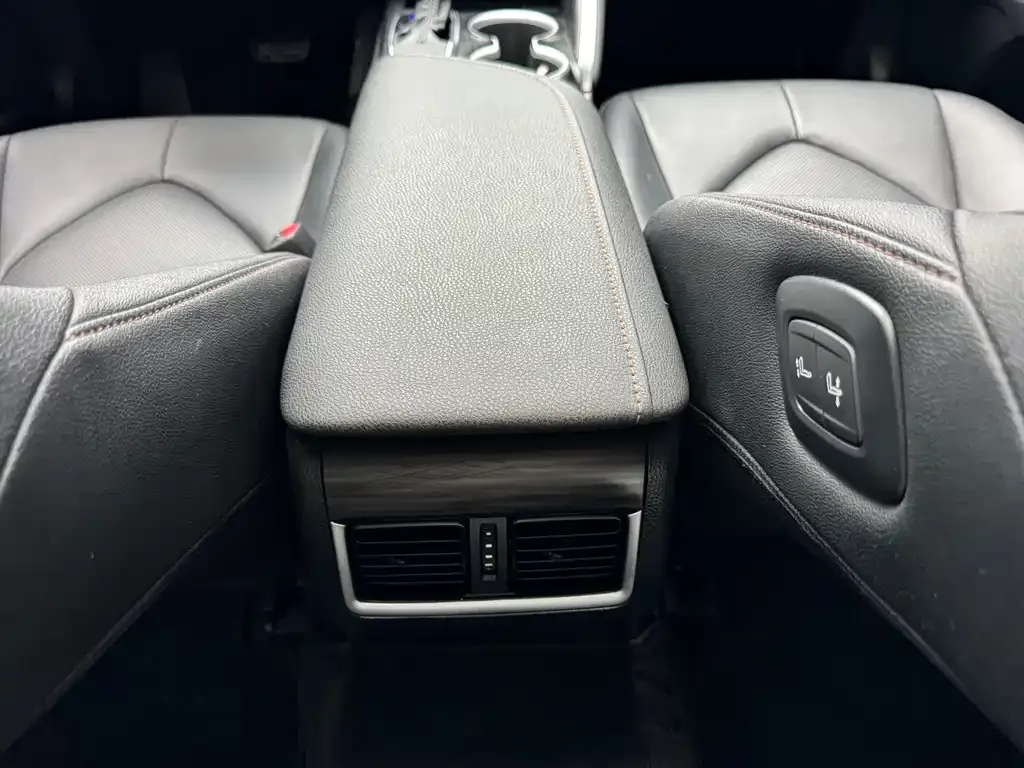 Toyota Camry 2023 из CN, фото 4