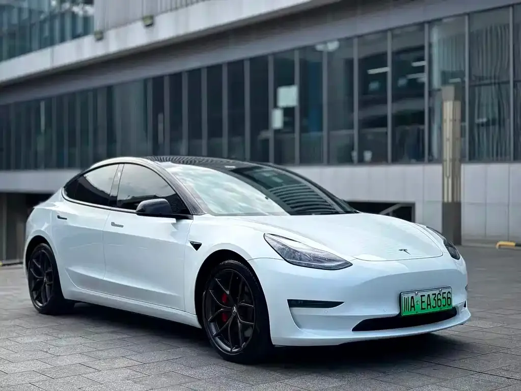 Tesla Model 3 — фото 9