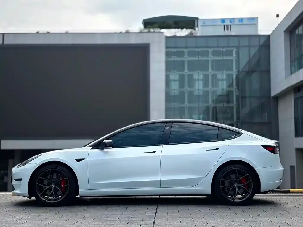 Tesla Model 3 — фото 5