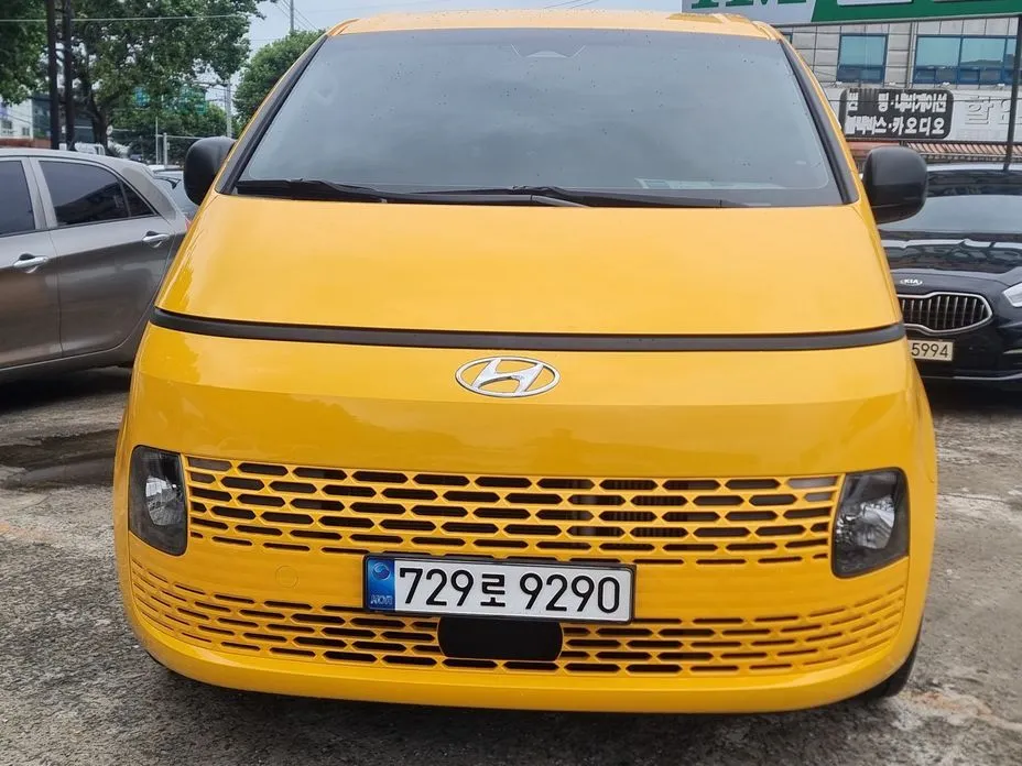 Hyundai Staria