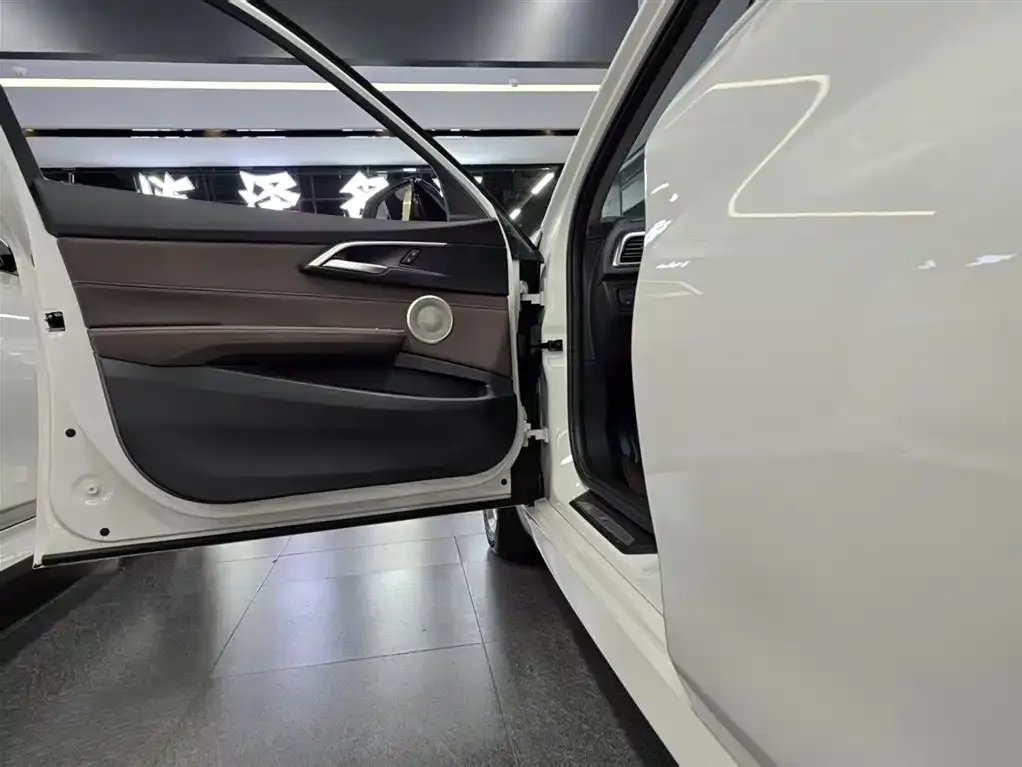 BMW 1 Series 2021 из CN, фото 3