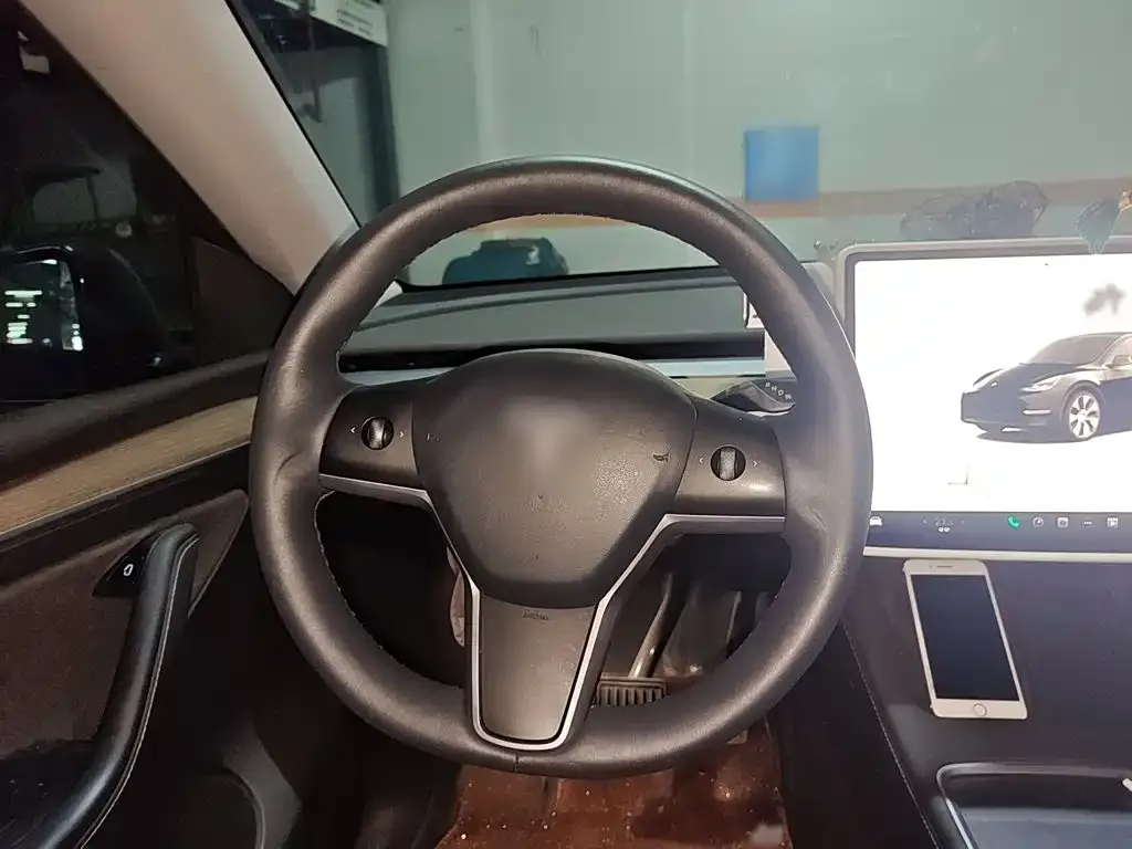Tesla Model Y — фото 5