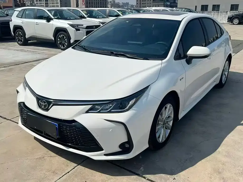 Toyota Corolla — фото 1