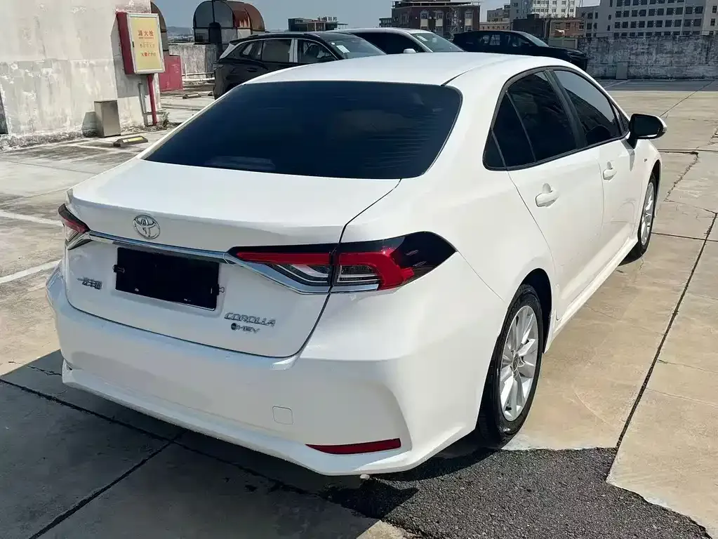 Toyota Corolla — фото 4