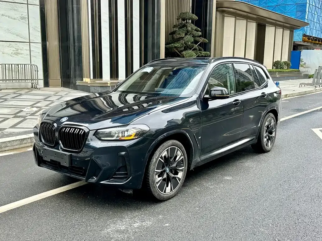 BMW iX3