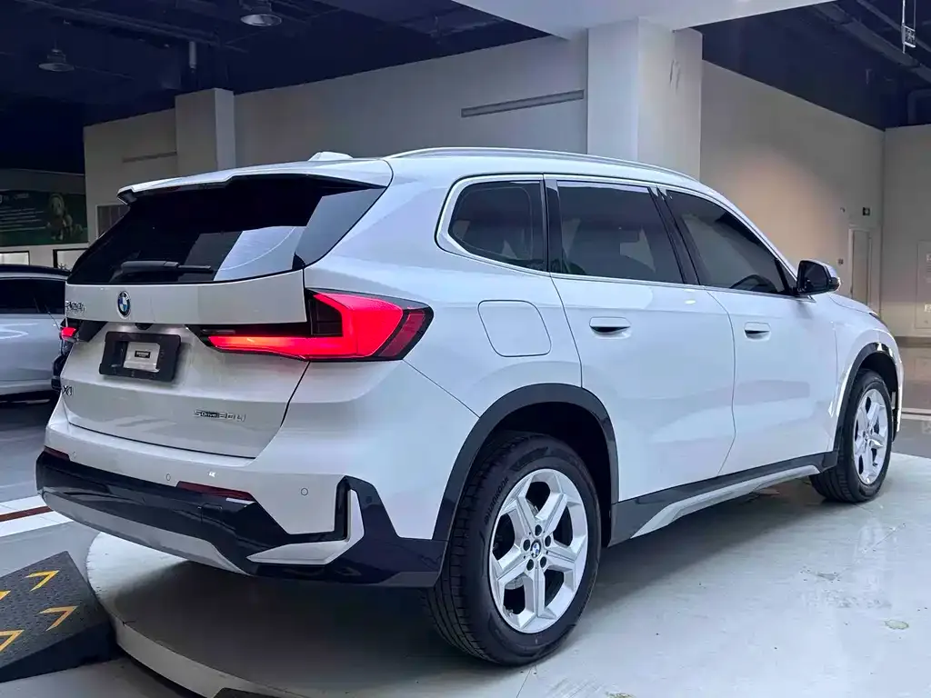 BMW X1 — фото 9