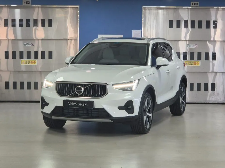 Volvo XC40 — фото 1