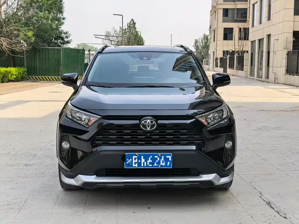 Toyota RAV4 — фото 9