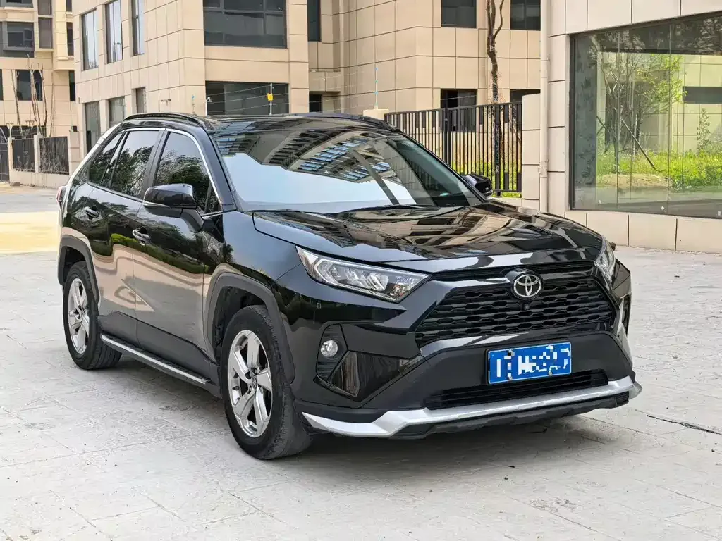 Toyota RAV4 — фото 5