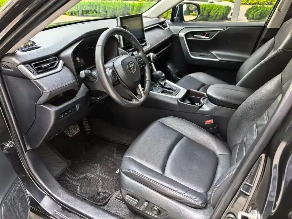 Toyota RAV4 — фото 4