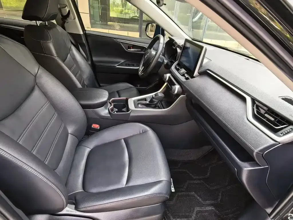 Toyota RAV4 — фото 3