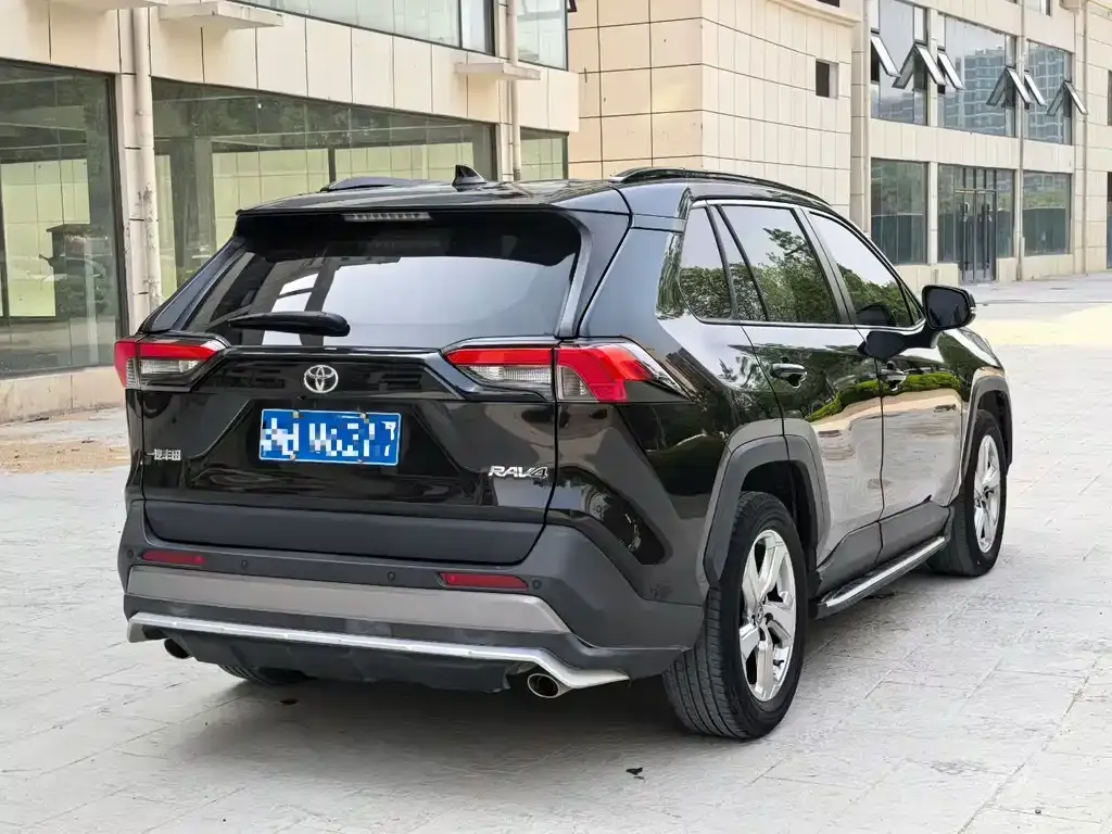 Toyota RAV4 — фото 8