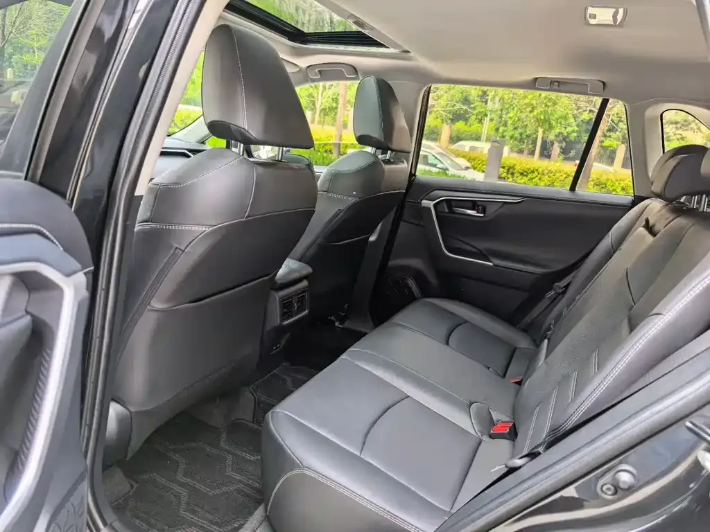 Toyota RAV4 — фото 2