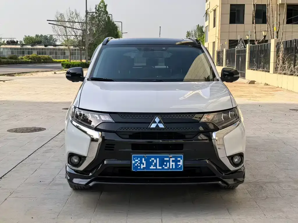 Mitsubishi Outlander — фото 4