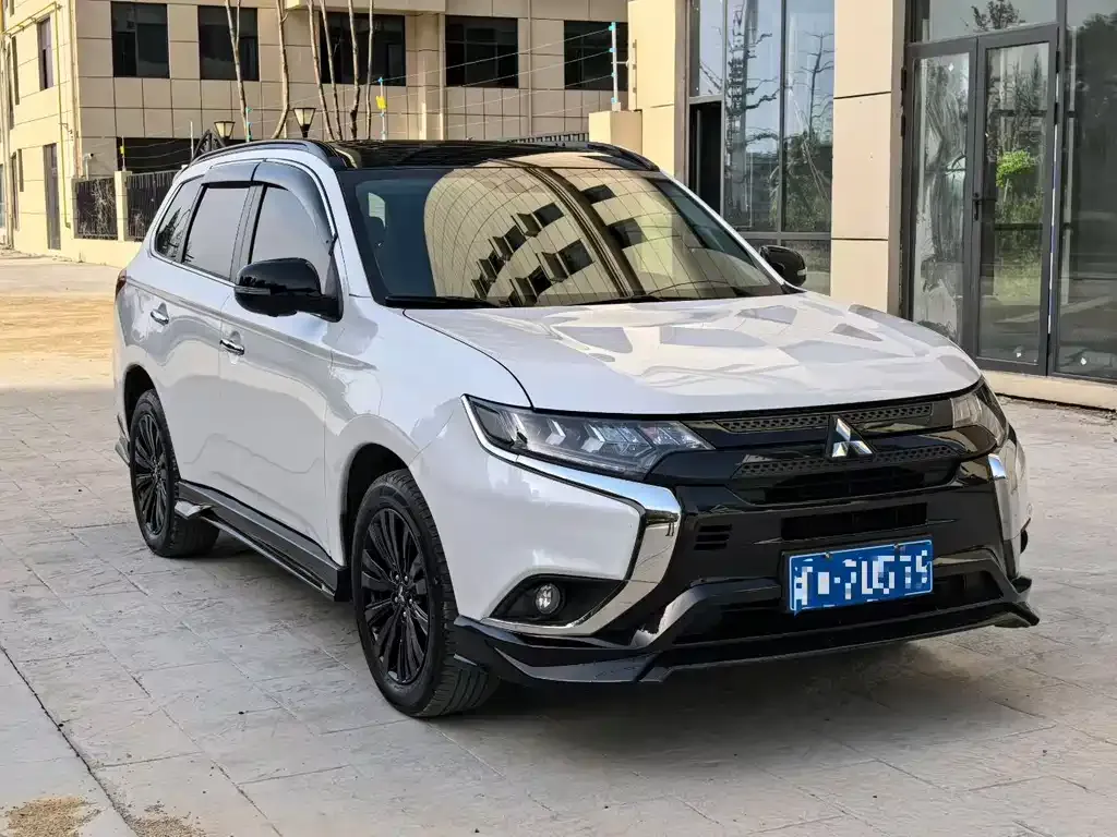 Mitsubishi Outlander — фото 2