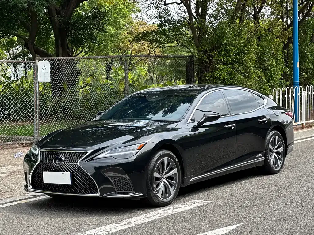 Lexus LS