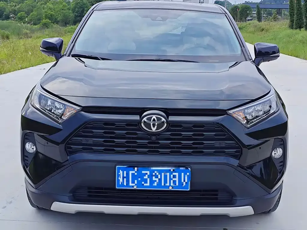 Toyota RAV4 — фото 8