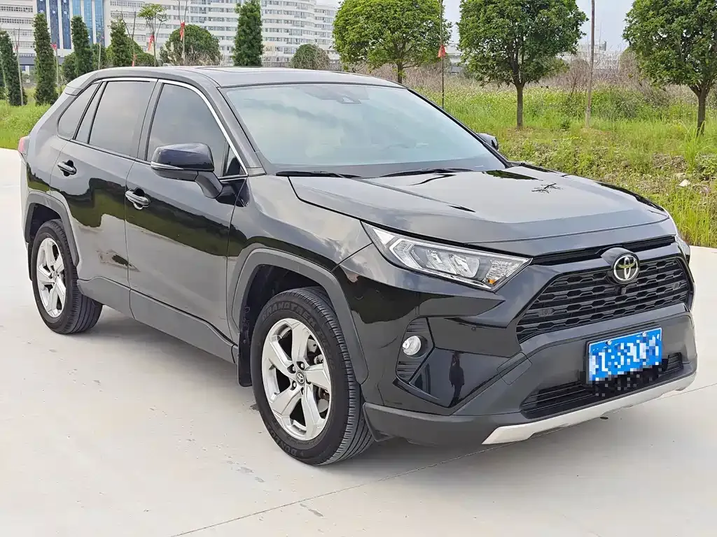 Toyota RAV4 — фото 10